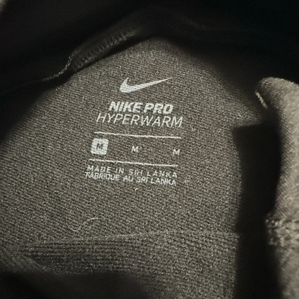 Nike Pro Hyperwarm Black Top plus semi crop workout shirt - Picture 7 of 7